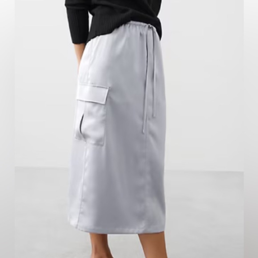 Banana Republic Gray Satin Cargo Midi Skirt -Size M